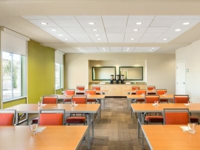 Hotel Home2 By Hilton Farmington/bloomfield 3*